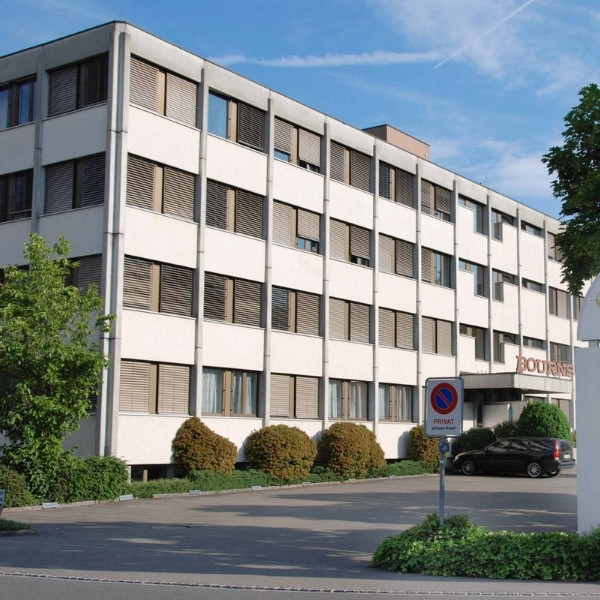 BSI Software Standort in Baar – Aussenansicht des Bürogebäudes bei sonnigem Wetter.