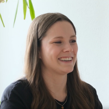 Porträt von Lena, Software Engineer bei BSI Software
