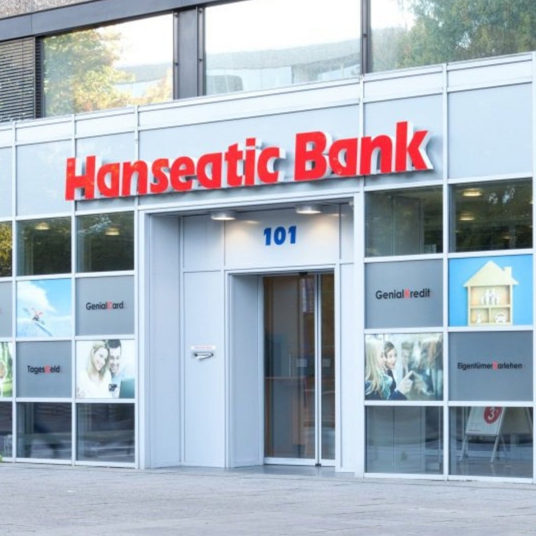 Entrance of Hanseatic Bank in Hamburg - BSI Software customer with focus on CRM and customer experience in digital banking.