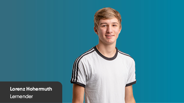 Portrait of Lorenz Hohermuth on a blue background. Lorenz is an apprentice at BSI Software.