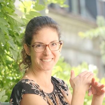 Porträt von Monique, Software Engineer bei BSI Software